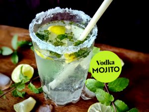 Das Foto zeigt einen gemixten Mojito aus Vodka.
